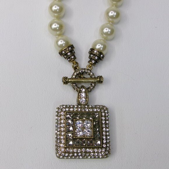 Heidi Daus Signed Tantalizing Trio Faux Pearl Crystal Toggle Necklace - Picture 1 of 4